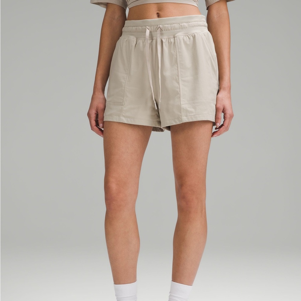 lululemon athletica Women's Tan Cargo Shorts size 12